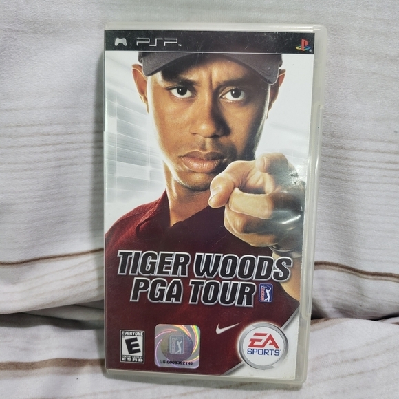 Sony PSP Tiger Woods PGA Tour Video Game UMD 2005 Case Manual - Picture 1 of 11